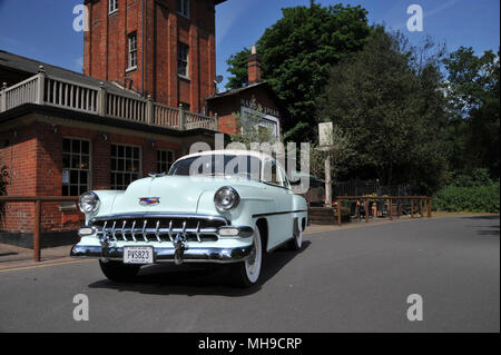 1954 Chevrolet Delray série 210 Taille moyenne berline américaine classique Banque D'Images