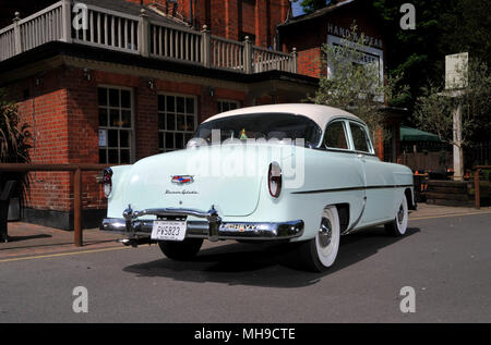 1954 Chevrolet Delray série 210 Taille moyenne berline américaine classique Banque D'Images