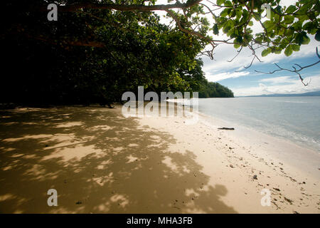 Île déserte à Gorontalo. Sulawesi. L'Indonésie Banque D'Images