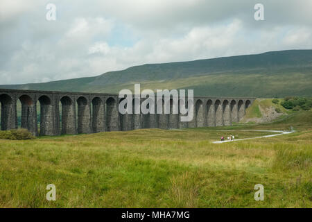 Ribblehead viaduc dans les vallées du Yorkshire en Angleterre Banque D'Images