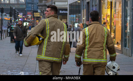 Les pompiers participant à un incident, Argyle Street, Glasgow, Scotland Banque D'Images