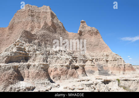 Pinnacles vu depuis le sentier de la promenade dans le Parc National de Badlands, dans le Dakota du Sud. Banque D'Images