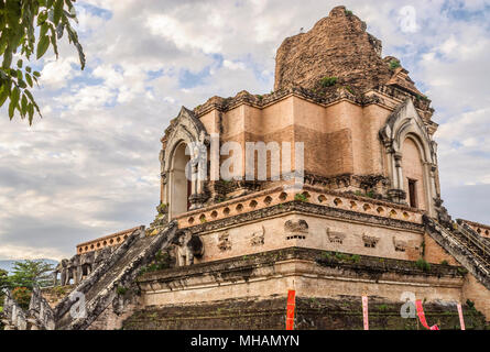 Ancien Stupa de Wat Chedi Luang, Chiang Mai, Thaïlande du Nord Banque D'Images