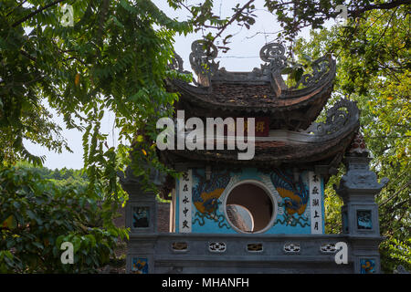 Temple Ngoc Son (Đền Ngọc Sơn), entrée de l'île de Jade, le lac Hoan Kiem, Ha Noi, Viet Nam Banque D'Images