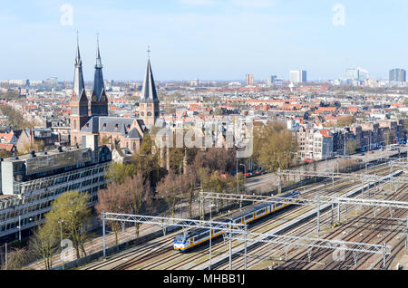 Vue aérienne d'Amsterdam et de la Gare Centrale, Amsterdam, Pays-Bas Banque D'Images