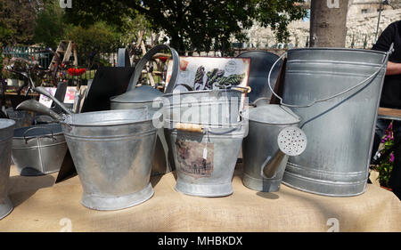 Jardin galvanisé seaux pour vente Banque D'Images