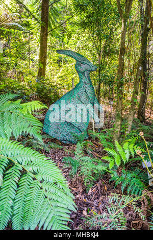 Pré-maquette créature historique dans les bois du Blue Mountains Botanic Garden, Mount Tomah, le jardin public de 128 hectares, 1000 m au-dessus du niveau de la mer sp Banque D'Images
