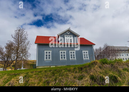 Maisons traditionnelles dans petit village de pêcheurs du nord de l'Islande, Husavik Banque D'Images