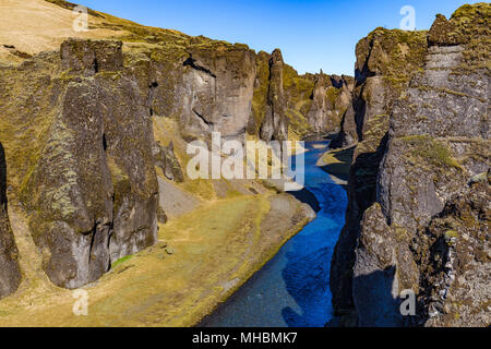 Fjadrargljufur et canyon River dans le sud-est de l'Islande Banque D'Images