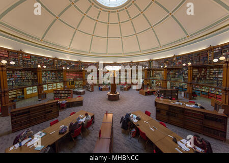 Intérieur de la salle de lecture en Picton Bibliothèque centrale de Liverpool Banque D'Images