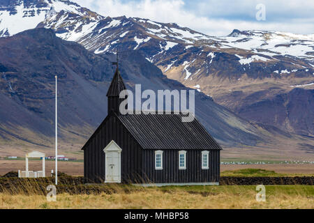 L'église noire connue comme Budakirkja à Budir, Islande Banque D'Images