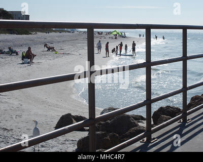 Profitez de la plage Plage municipale de Saint-Pétersbourg, Saint-Pétersbourg, Floride, USA, 2017 © Katharine Andriotis Banque D'Images