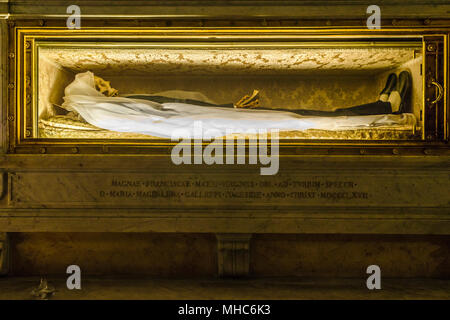 ROME, ITALIE, JANVIER - 2018 - vue latérale de santa francesca romana squelette à tomb Banque D'Images