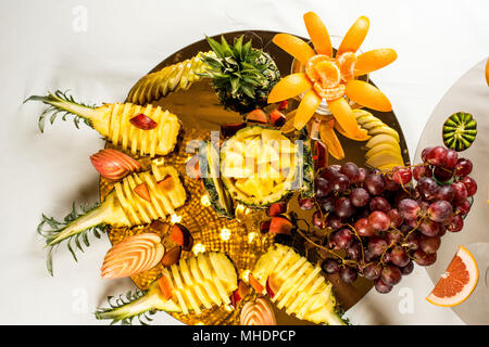 Assortiment de fromages, des fruits et des collations pour les vacances Banque D'Images