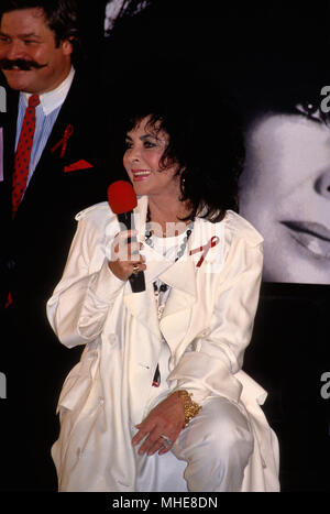 Washington, DC. USA, 1992 Elizabeth Taylor s'exprimant lors d'une levée de fonds DE LUTTE CONTRE LE SIDA bénéficient de crédit DC:Mark Reinstein /MediaPunch Banque D'Images