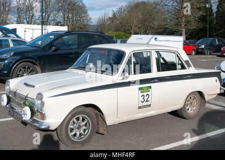 1965 Ford Cortina GT Blanc Mark 1 voiture rallye vue côté passager avant côté de blanc à droite de la quatre portes berline sport sport aut Banque D'Images