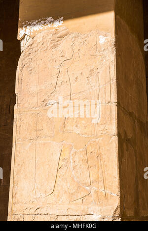 Partie de la temple funéraire d'Hatshepsout (Dayr el-Bahari ou Dayr el-Bahri), dans l'ouest du Nil Banque D'Images