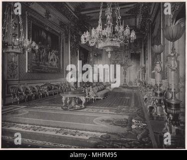 La grande salle de réception dans le château de Windsor est meublé et décoré dans le style Louis XIV. - Bien que la grande fenêtre,… Banque D'Images