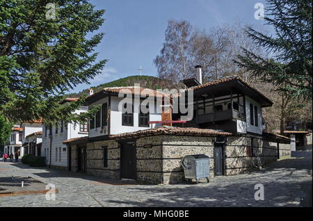 Quartier à la fois résidentiel et ancienne ruelle étroite et authentique de l'architecture de l'antiquité hoary Varosha, Blagoevgrad, Bulgarie Banque D'Images