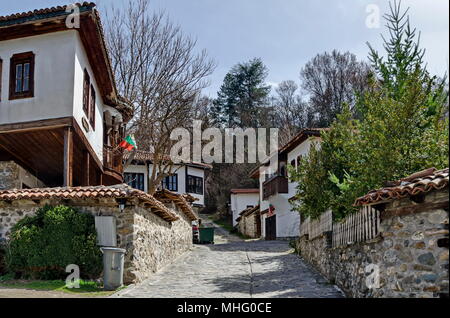 Quartier à la fois résidentiel et ancienne ruelle étroite et authentique de l'architecture de l'antiquité hoary Varosha, Blagoevgrad, Bulgarie Banque D'Images