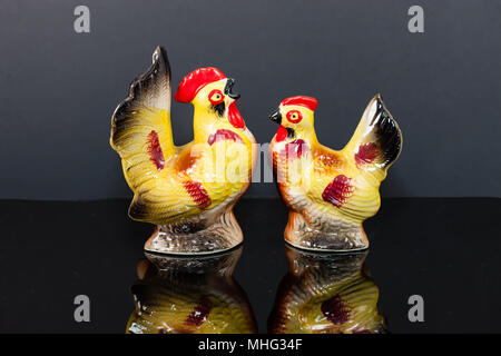 Coq et poule sel et poivre shaker set Banque D'Images