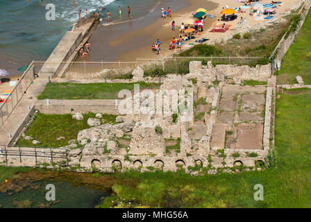 Ruines de la Villa di Tiberio et plage, Sperlonga, lazio, Italie Banque D'Images