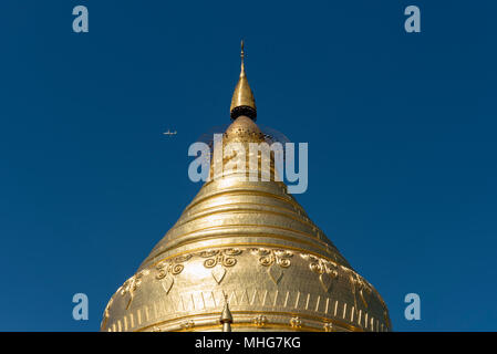 Stupa doré (zedi) de la Pagode Shwezigon, Bagan, Nyaung-U, le Myanmar (Birmanie) Banque D'Images