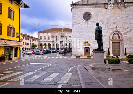 Cividale del Friuli square et church view, Frioul-Vénétie Julienne (Italie) Banque D'Images