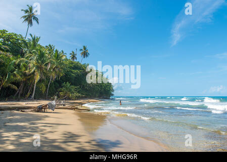 Playa Chiquita - plage sauvage à proximité de Puerto Viejo, Costa Rica Banque D'Images