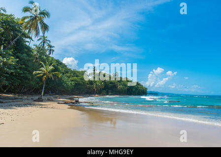 Playa Chiquita - plage sauvage à proximité de Puerto Viejo, Costa Rica Banque D'Images