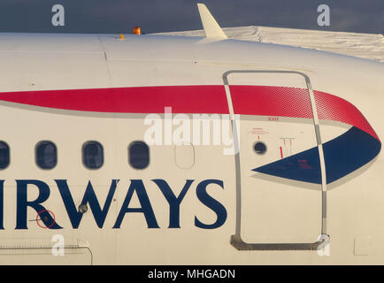 Close up de la British Airways le logo sur un Airbus Avions de transport de passagers à l'aéroport Heathrow de Londres Banque D'Images