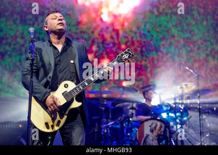 Manchester, UK. 28 avril 2018. La Manic Street Preachers garniture de la Manchester Arena sur leur "résistance est futile' tour à la Manchester sont Banque D'Images