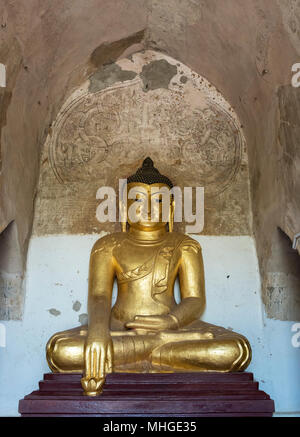 Statue de Bouddha au temple Gawdawpalin (Gaw Daw Palin Paya), Old Bagan, Myanmar (Birmanie) Banque D'Images