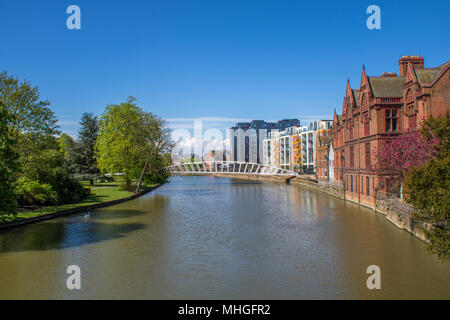 Riverside North Bridge enjambe la rivière Great Ouse à Bedford, Royaume-Uni Banque D'Images