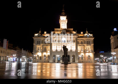 Novi Sad dans l'obscurité. Banque D'Images