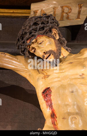 Saragosse, Espagne - 2 mars, 2018 : Le détail d'une statue de la Crucifixion dans l'église à l'église Iglesia de la Exaltación de la Santa Cruz. Banque D'Images