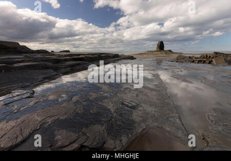 Saltwick Bay à Whitby, Yorkshire Banque D'Images