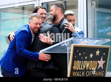 Los Angeles, USA. Apr 30, 2018. Les membres du groupe vocal américain *NSYNC assister à leur Hollywood Walk of Fame Star Cérémonie à Los Angeles, États-Unis, le 30 avril 2018. Crédit : Li Ying/Xinhua/Alamy Live News Banque D'Images