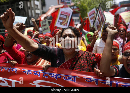 30 avril 2018 - Dhaka, Bangladesh - garment workers crier des slogans au cours de rally pour marquer la Journée mai Journée internationale des travailleurs ou à Dhaka. (Crédit Image : © Md. Mehedi Hasan via Zuma sur le fil) Banque D'Images