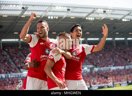 Jubilation à MZ raisin gardien Pablo de BLASIS (MZ) après l'objectif de 1 : 0, de gauche à droite (Oztunali OEZTUNALI Levin, MZ), Pablo de BLASIS (MZ), Yoshinori MUTO (MZ), le football 1. Bundesliga, 32. Journée, FSV FSV FSV Mainz 05 (MZ) - RB Leipzig (L), le 29 Avr 1820 à Mayence/Allemagne. Dans le monde d'utilisation | Banque D'Images