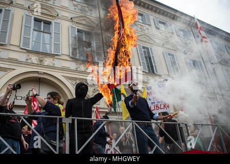 Le 1 mai, 2018 - Turin, Italy-May 1, 2018 : Les travailleurs de démonstration dans le cortège du Premier mai à Turin, Italie Crédit : Stefano Guidi/ZUMA/Alamy Fil Live News Banque D'Images