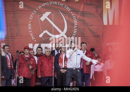 Moscou, Moscou, Russie. 1er mai 2018. Discours d'un membre de l'Comunist party au cours des célébrations de la 1er mai à Moscou, Russie. Credit : Celestino Arce/ZUMA/Alamy Fil Live News Banque D'Images
