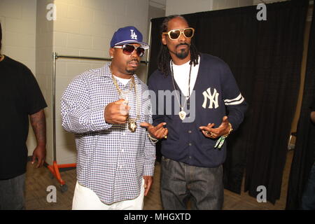 E***FILE PHOTO*** Kanye West sous forte Scurity après Daz Dillinger Tweet pour ast Crips Rutherford, NJ - 1 juin 2014 Daz Dillinger & Snoop Dogg dans les coulisses du sex 97 Summer Jam 2014 concert au Stade Metlife, le 1 juin 2014 à East Rutherford, NJ Walik Goshorn/MediaPunch Banque D'Images