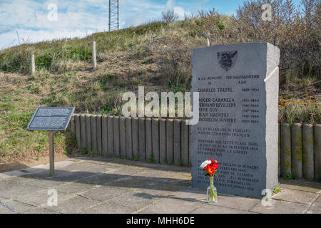 L'Trepel Monument aux morts près de la plage de Wassenaar (Wassenaarse Slag) en l'honneur des Français commandos qui ont donné leur vie pour notre liberté. Banque D'Images