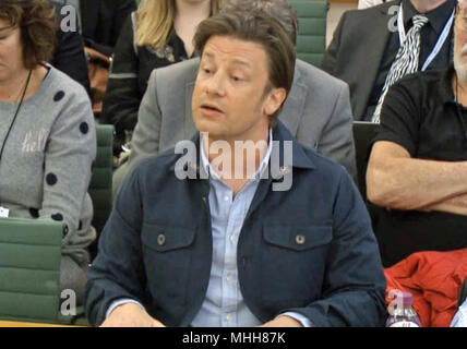 Jamie Oliver fait preuve au comité de santé et de soins sociaux à propos de l'obésité infantile à Portcullis House à Westminster, Londres. Banque D'Images