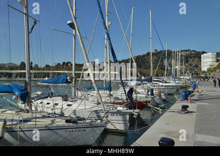 Voiliers dans le port, Malaga, Andalousie, Espagne Paseo del Muello Uno Port de Malaga Banque D'Images