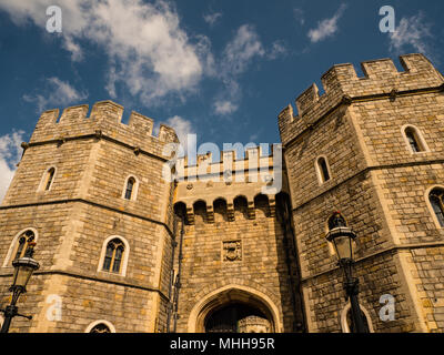 Henry VIII Gateway, le château de Windsor, Windsor, Berkshire, Angleterre, RU, FR. Banque D'Images