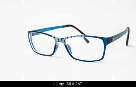 Paire de lunettes en fond blanc Banque D'Images