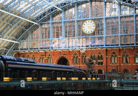 "Je veux que mon temps avec vous" message par Tracey Emin, à la gare de St Pancras International, pour l'été 2018 Banque D'Images