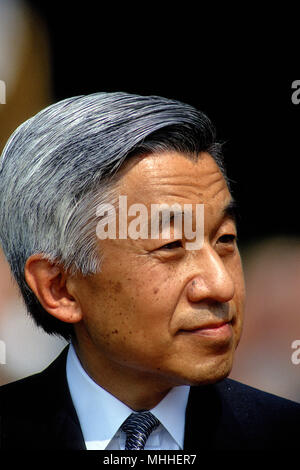 Washington, DC. 6-13-1994 L'empereur japonais Akihito s'exprime à la tribune au cours de la cérémonie d'accueil officielle de l'Etat pour sa visite à la Maison Blanche. Akihito est l'empereur régnant du Japon, le 125e empereur de sa ligne traditionnelle du Japon selon l'ordre de succession. Il accéda au trône en 1989. Credit : Mark Reinstein Banque D'Images